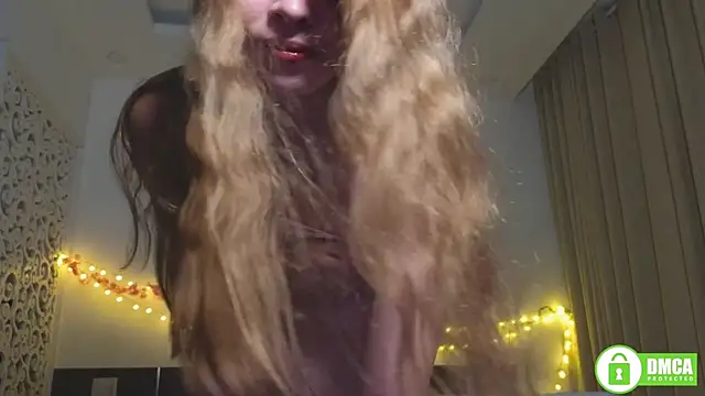 Adorielle élő XXX-chatje