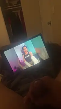 CalientE2479 élő XXX-chatje