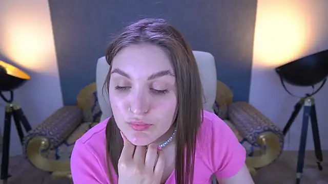 Chat +18 de EmmyCharmm ao vivo