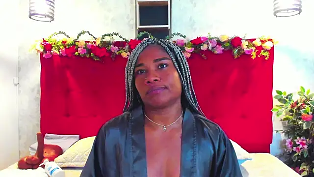 SilvannaFit's Live XXX Chat