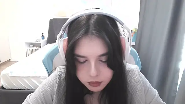LunarMia élő XXX-chatje