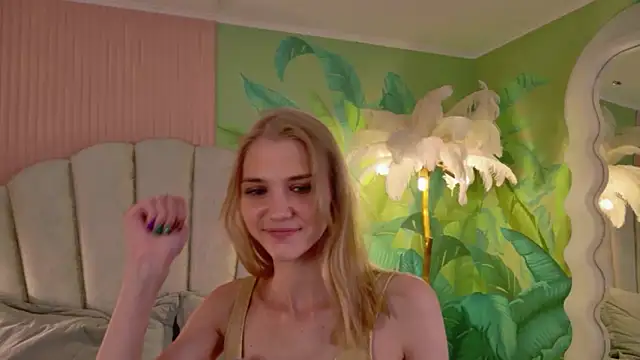 4example_Chloe élő XXX-chatje