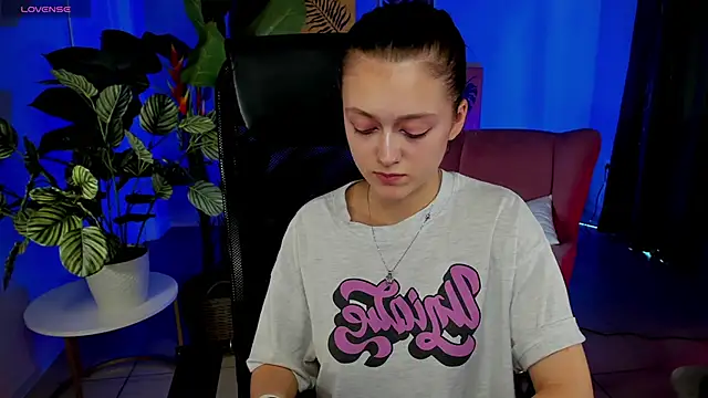 TunaHolli Adlı Modelin Canlı XXX Sohbeti