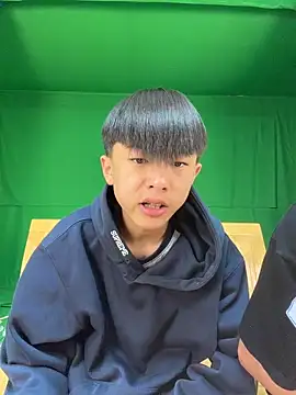 DD-101's Live XXX Chat