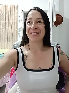 emilypoppy3 élő XXX-chatje