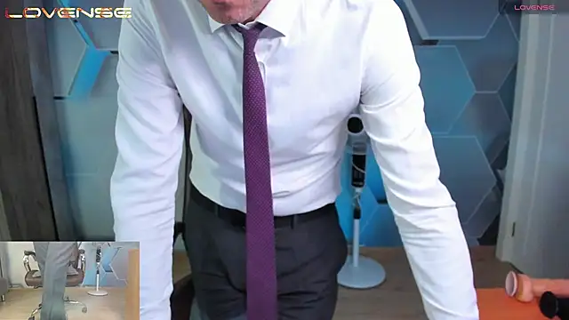 XXX chat uživo modela SteveTiger