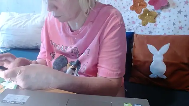 Chat +18 de QueenLana ao vivo