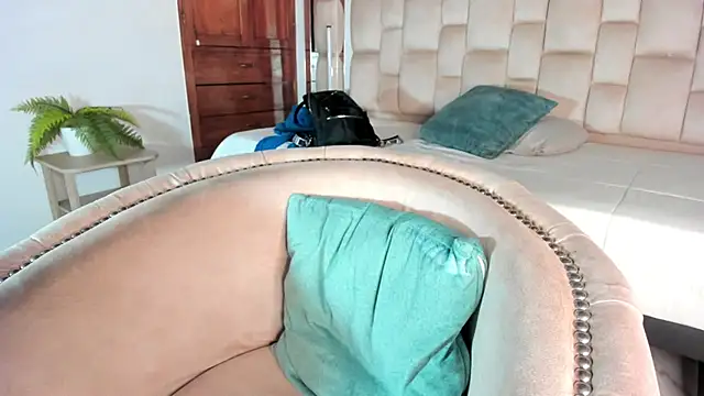 MikaelaStone's Live XXX Chat