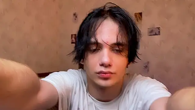 Zombde Adlı Modelin Canlı XXX Sohbeti