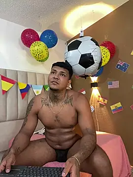 Axell_king07 Adlı Modelin Canlı XXX Sohbeti