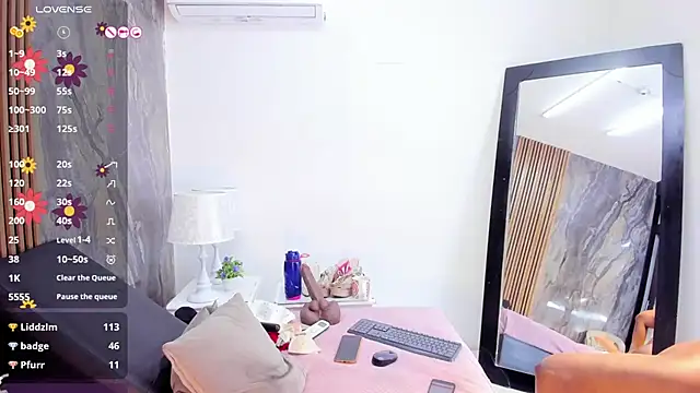 LauraSaenz01 现场XXX聊天