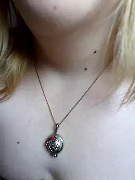 Chat +18 de MiaColucci18 ao vivo