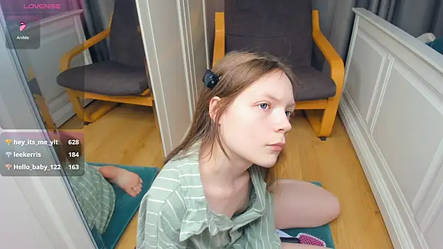 Chat XXX en directo de LavenderMitten