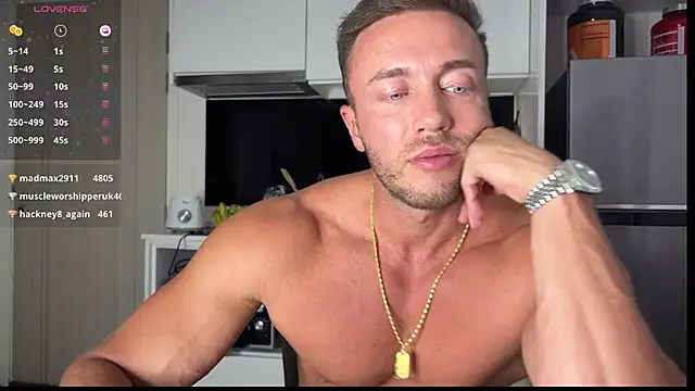 Leon_lovefitness: διαδικτυακό σόου στην κάμερα