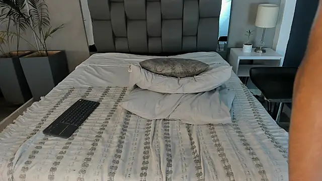 Chat +18 de Charlie___Musk ao vivo