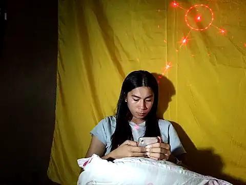 Asian_PrettyAle 在線直播表演
