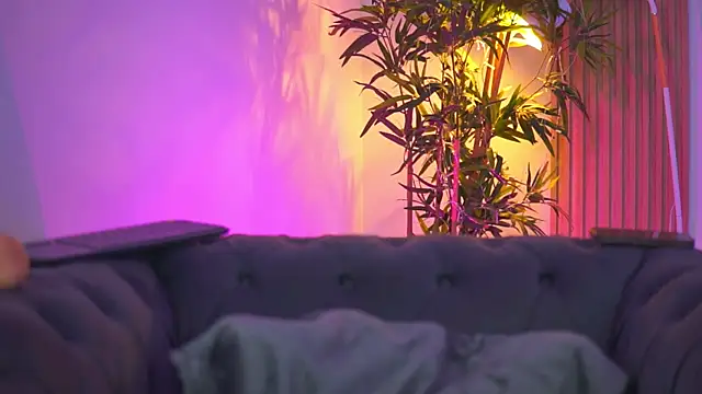 Aisha_Bee élő XXX-chatje
