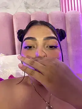 ArianaRougee élő XXX-chatje