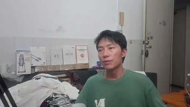 xhqds Chat XXX in diretta