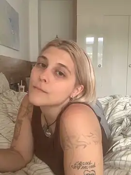 Ella_Bloom élő XXX-chatje
