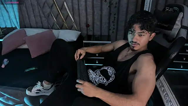 NicolaiKarav's Live XXX Chat