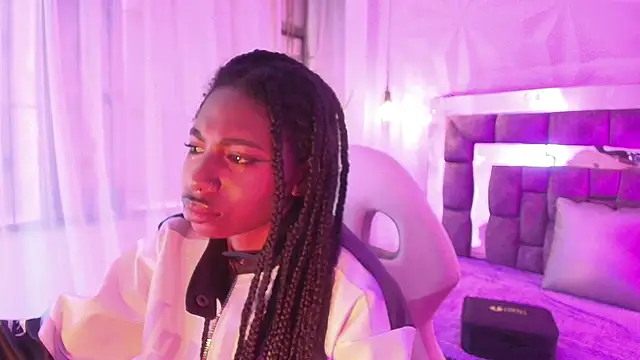 Queen_perla_ élő XXX-chatje