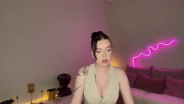 mistress_of_hearts' Live XXX Chat