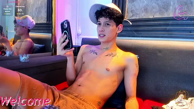 Brianhot0F's Live XXX Chat