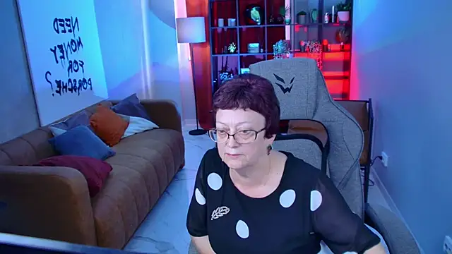 IsoldeMirevain's Live XXX Chat