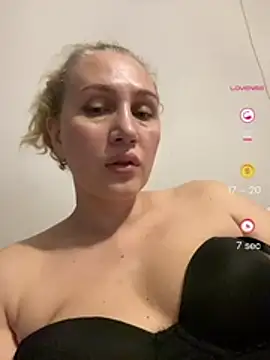 Živý XXX chat YourBlondee