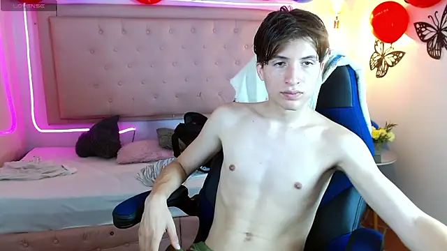 XXX chat uživo modela Marcoviolet