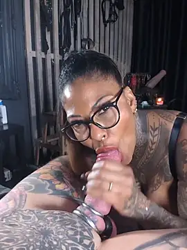 Show modela DarkDea na web-kameri