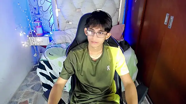 zxvn_n's Live XXX Chat