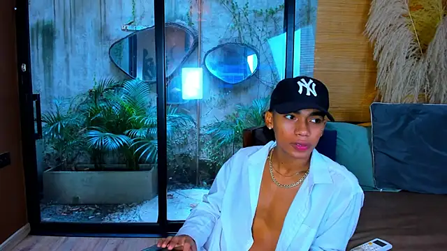 دردشة AlanCutee الجنسية المباشرة