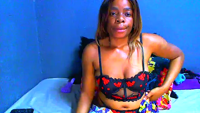 SMALLBOOBSXX's Live XXX Chat