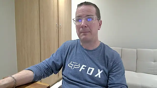 BrettJ81's Live XXX Chat