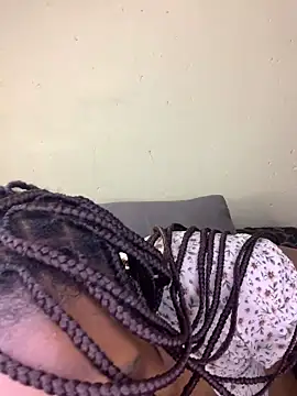 ThickPearlx23 élő XXX-chatje