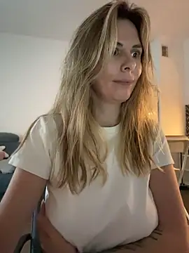 abbyxluv Adlı Modelin Canlı XXX Sohbeti