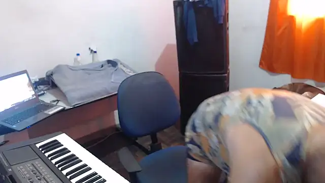 corola1956 Live XXX-Chat
