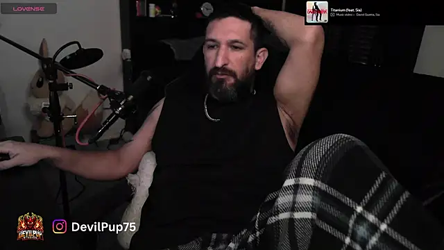 DevilPup75_ élő XXX-chatje