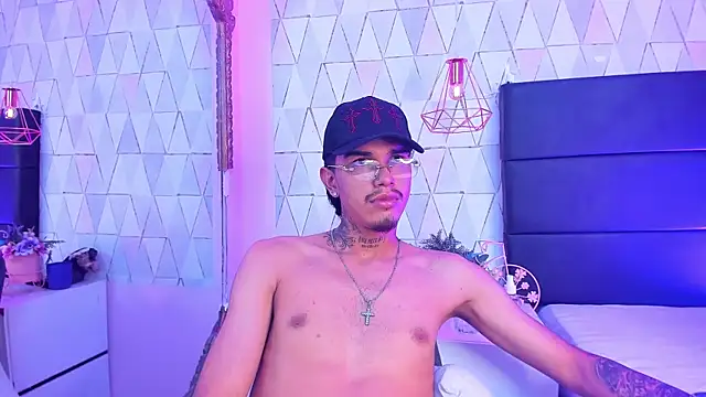 XXX chat uživo modela TysonRiggs
