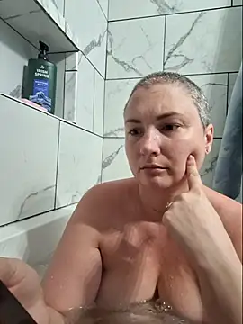 Emily33333's Live XXX Chat
