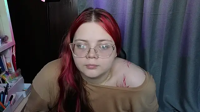 دردشة KellyFiery الجنسية المباشرة