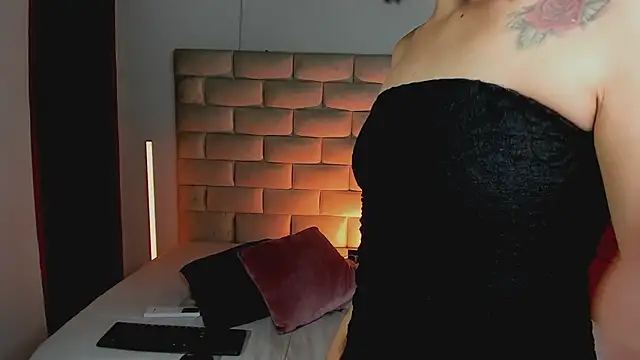 HollyGrey_ élő XXX-chatje