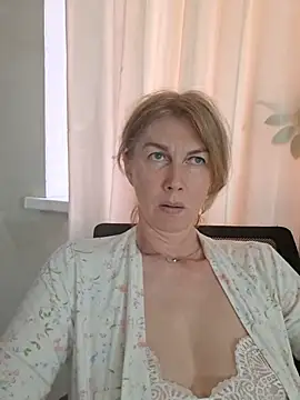 stellahere8 XXX чат на живо