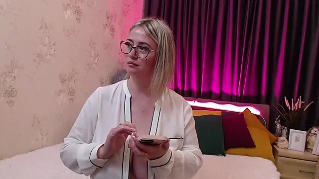Chatroom XXX en direct de KriisKiss