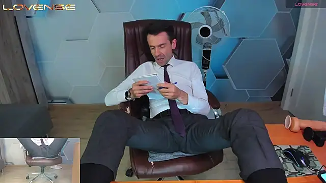 SteveTiger élő XXX-chatje
