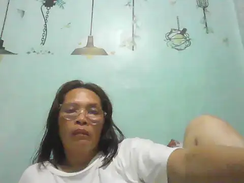 momshe2026's Live XXX Chat