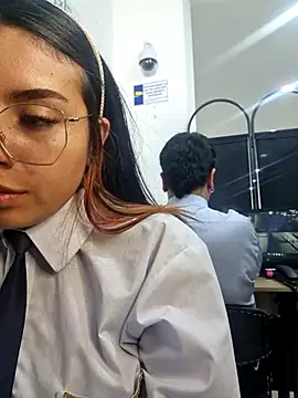 Angela__05 Adlı Modelin Canlı XXX Sohbeti