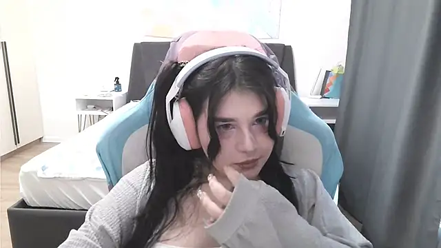 LunarMia élő XXX-chatje